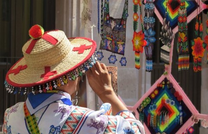 Los Huicholes: lengua, vestimenta y arte