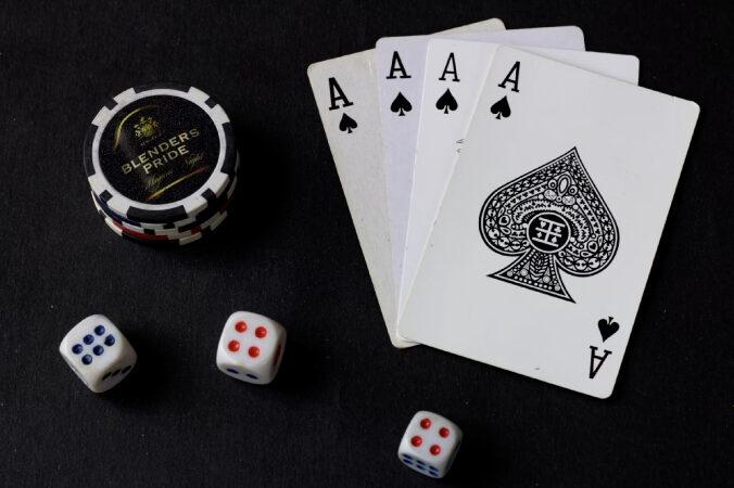 Cartas, dados y fichas